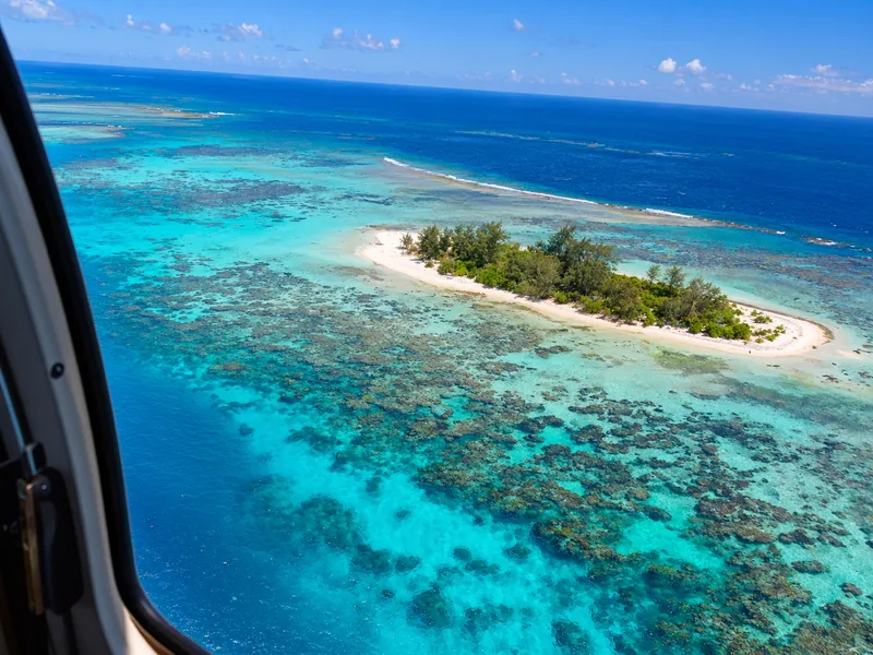 Gladstone Scenic Flight over Islands and Reefs